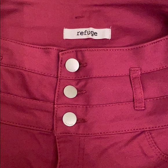 ✨3/ $25✨ Burgundy high waisted shorts - Picture 2 of 4